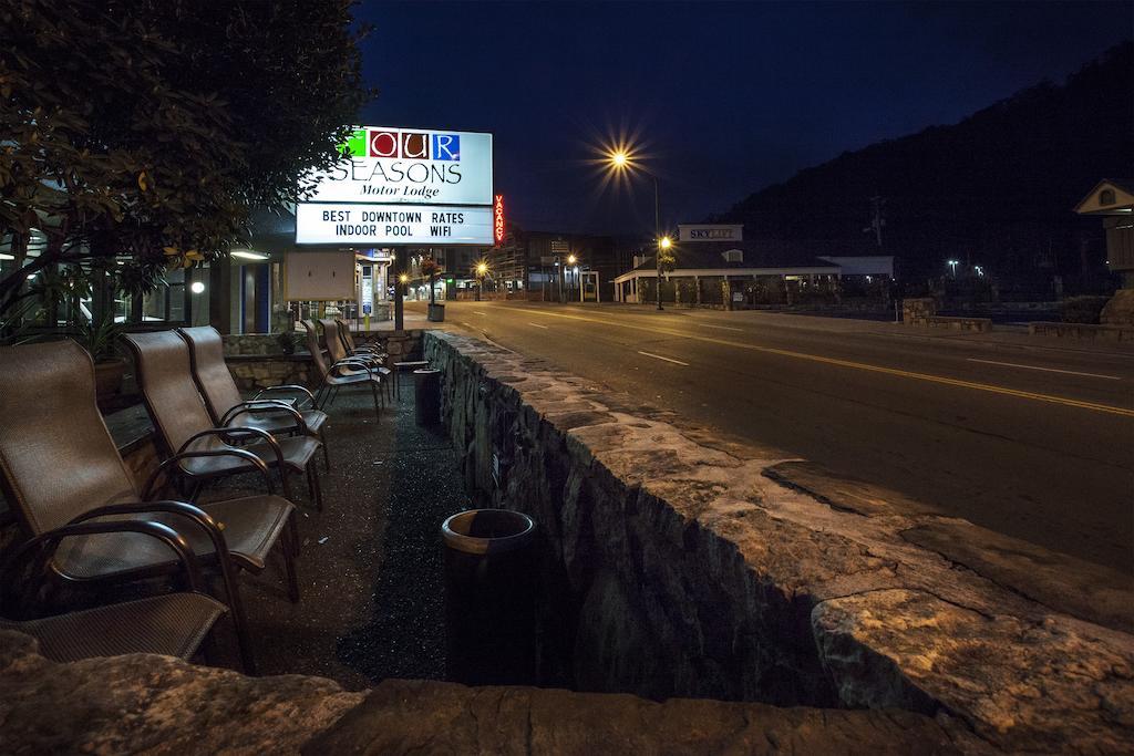 Four Seasons Motor Lodge ガトリンバーグ エクステリア 写真